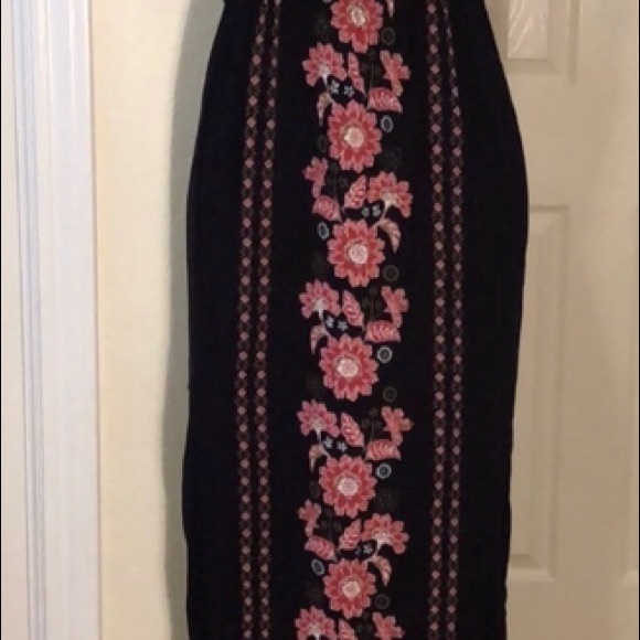 🍍GORGEOUS maxi with sheer bottom and slit sides - Picture 6 of 8